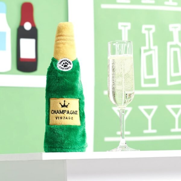 ZippyPaws Happy Hour Crusherz Champagne Ontkurk de champagne maar! Want met deze ZippyPaws Happy Hour Crusherz Champagne maak je het feestje van jouw hond compleet! Honden zijn dol op het krakende geluid van een plastic fles! In elke Happy Hour Crusherz zit een fles, met een piepende dop! Vervang je de plastic fles (bijvoorbeeld door een leeg drinkflesje), dan kun je de dop hergebruiken om elke waterfles piepend te maken. Liever wat stiller speelplezier? Dan kun je uiteraard een andere dop gebruiken!  Waterfles met piepende dop inbegrepen Formaat ZippyPaws Happy Hour Crusherz Champagne: 28 x 7.5cm ZippyPaws Hondenspeelgoed Hondenspeeltjes van het merk ZippyPaws staan garant voor de allerleukste designs en zijn goed voor urenlang speelplezier. De hondenspeeltjes van ZippyPaws zijn ontworpen door hondenmensen voor honden. En dat zie je aan alles. ZippyPaws Burrows De Zippypaws Burrows zijn zoekspellen voor de hond. In iedere Burrow zitten 3 piepbeestjes verstopt. Speciaal voor honden die niet enthousiast worden van hersenwerkjes met voer zijn de Burrows perfect. Want de beloning is geen voer, maar een klein piepspeeltje. Je kunt de speeltjes zo vaak terug stoppen als je wilt, zodat jouw hond weer op zoek kan! Alle delen van de Zippy Burrows zijn gemaakt van hoogwaardig pluche stof. Daardoor is het niet alleen geschikt als interactief speeltje, maar kan het ook gebruikt worden als knuffelspeeltje. Alle speeltjes in de Burrows bevatten een ronde pieper om je hond extra enthousiast te maken. Interactief hondenspeelgoed bestellen Alle honden hebben speelgoed nodig. Het geeft zowel een mentale- als lichamelijke uitdaging voor je hond! Interactief hondenspeelgoed is niet alleen belangrijk om je hond tevreden te houden en verveling te voorkomen. Het is ook nuttig om problematisch gedrag aan te pakken, zoals destructief kauwen of hinderlijk blaffen. Zippypaws Burrows De Zippypaws Burrows zijn zoekspellen voor de hond. In iedere Burrow zitten 3 piepbeestjes verstopt. Speciaal voor honden die niet enthousiast worden van hersenwerkjes met voer zijn de Burrows perfect. Want de beloning is geen voer, maar een klein piepspeeltje. Je kunt de speeltjes zo vaak terug stoppen als je wilt, zodat jouw hond weer op zoek kan! Alle delen van de Zippy Burrows zijn gemaakt van hoogwaardig pluche stof. Alle speeltjes in de Burrows bevatten een ronde pieper om je hond extra enthousiast te maken. Doordat zowel de Burrow als de speeltjes in de Burrow van pluche zijn gemaakt is het niet alleen geschikt als interactiefspeeltje, maar kan het ook gebruikt worden als knuffelspeeltje. ZippyPaws Donutz Het populairste speeltje van Zippypaws is de Donut. Al in 2017 werd de miljardste donut verkocht. Voor de hond zijn de donut speeltjes helemaal geweldig. Er zitten 2 half ronde piepers in, waardoor het niet uitmaakt waar je in de donut bijt. Piepen doet de Zippypaws Donut altijd! De Donutz bevatten verder geen zachte pluche vulling. Ideaal voor honden die het normaal altijd laten sneeuwen in huis. Bekend van Instagram Als jij honden volgt via Instagram, dan kan het niet missen dat je de ZippyPaws hondenspeeltjes wel eens voorbij hebt zien komen. Niet zo gek want de grappige en interactieve speeltjes zijn perfect voor een geweldige foto samen met jouw hond. Vergeet je A Lot for Doodles niet te taggen op Instagram? ZippyPaws Nederland ZippyPaws hondenspeelgoed komt uit Amerika. Sinds een aantal jaren zijn de speeltjes ook in Nederland verkrijgbaar. Wij van A Lot for Doodles zijn trots dat we ZippyPaws verkopen in onze webshop. Bezoek onze shop en ontdek alle leuke speeltjes van ZippyPaws! ZippyPaws online bestellen De ZippyPaws hondenspeeltjes zijn bij ons online te bestellen. Naast de leuke speeltjes van ZippyPaws kun je ook bij ons terecht voor de merken Huxley & Kent, PawStory, HugSmart, Sodapup, Soos Pets, Cowboy Magic, Bass Brushes, P.L.A.Y., Yakka's & Carniwell. Heb je advies nodig? Neem gerust contact met ons op. We helpen je graag!