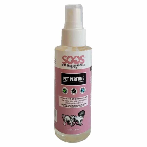 Soos Pets Pet Perfume Ontgeur jouw lieve hond met Soos Pet Perfume. Geparfumeerd met de exotische gardenia bloem, heeft dit parfum een licht, fris en tropisch aroma. In tegenstelling tot andere parfums gemaakt van agressieve chemicaliën en kunstmatige geuren, zal de Soos gepatenteerde hydraterende mix van aloë vera en dode zee mineralen de vacht van jouw hond helder, gehydrateerd en glanzend maken. • Controleert en elimineert de geuren van huisdieren • Exotische, natuurlijke bloemengeur van gardeniabloem • Langdurige geur • Met hydraterende aloë vera en Dode Zee mineralen • Parabenen en SLS (sulfaat) vrij • Veilig en geweldig voor gebruik op mens en dier • Cruelty Free - GEEN testen op dieren • pH gebalanceerd voor honden en katten • Natuurlijke ingrediënten Ingrediënten: ALCOHOL, WATER, GEUR, PROPYLEENGLYCOL, ALKYLPOLYGLUCOSIDE, DODE ZEE MINERALENEXTRACT, ALOË BARBADENSIS BLAD (ALOË VERA) EXTRACT, BENZOFENON Over SOOS Dead Sea Spa producten In SOOS Dead Sea Spa producten voor huisdieren wordt de genezende kracht van mineralen uit de Dode Zee gecombineerd met een bijzondere mix van natuurlijke ingrediënten zoals essentiële oliën, vitamines, mineralen en plantenextracten. Deze unieke lijn bezit alle kwaliteiten die gezocht worden in goede huisdier producten: het hydrateert en voedt huid en vacht, heeft een weldadig verzorgende werking, het haar droogt snel en het zorgt voor een mooie glanzende vacht. Deze ruime dierproefvrije collectie van professionele kwaliteit heeft een product voor elk vacht- en huidtype, een evenwichtige pH en bevat geen SLS (sulfaat) en parabenen. De unieke samenstelling maakt het geschikt voor mens en dier. De SOOS Dead Sea Spa producten zijn geconcentreerd en dus zuinig in gebruik. SOOS Pets Nederland Bestel de producten van SOOS Pets nu heel eenvoudig bij A Lot for Doodles. Of je nou op zoek bent naar een heerlijke hondenshampoo of naar een heerlijke hondenparfum. Je vind het allemaal bij A Lot for Doodles. SOOS Pets Puppyshampoo kopen De ruime dierproefvrije collectie van professionele kwaliteit heeft een product voor elk vacht- en huidtype, een evenwichtige pH en bevat geen SLS (sulfaat) en parabenen. De unieke samenstelling maakt het geschikt voor mens en dier. De SOOS Dead Sea Spa producten zijn geconcentreerd en dus zuinig in gebruik. SOOS Pets Hypoallergeen Shampoo & Conditioner bestellen Stop jeuk, pijnlijke huiduitslag, ongemak en allergische huidreacties onmiddellijk. SOOS Natural Hypoallergeen Shampoo is speciaal ontwikkeld voor honden en katten met allergieën en voor huisdieren met een gevoelige huid of chronische huidaandoeningen. Het werkt als een lange termijn oplossing en biedt tegelijkertijd snelwerkende verlichting voor de geïrriteerde huid en overmatige jeuk. De formule is zo zacht dat het de ogen of andere gevoelige gebieden niet irriteert. De unieke eigenschappen van het Dode Zeezout ontspannen spieren en gewrichten, voeden huid en haar, voeren gifstoffen af en kunnen symptomen van reuma en artritis helpen verminderen. TWO-In-One Shampoo en Conditioner voor honden  De twee-in één hondenshampoo en conditioner / kattenshampoo en conditioner van SOOS Pets is gemaakt met Dode Zee mineralen en biedt een gemakkelijke en voordelige oplossing om een droge huid en vacht te reinigen, voeden, te verzachten en de glans te verbeteren. Verrijkt met Dode Zee mineralen met kokosolie, bijenwas, druivenpitextracten, pro-vitamine B5 en vitamine E. De unieke eigenschappen van het Dode Zeezout ontspannen spieren en gewrichten, voeden huid en haar, voeren gifstoffen af en kunnen symptomen van reuma en artritis helpen verminderen. Natuurlijke parfum voor honden Met de SOOS natuurlijke honden parfum ontgeur je jouw trouwe viervoeter. Geparfumeerd met de exotische gardenia bloem, heeft dit parfum een licht, fris en tropisch aroma. In tegenstelling tot andere parfums gemaakt van agressieve chemicaliën en kunstmatige geuren, zal de Soos gepatenteerde hydraterende mix van aloë vera en dode zee mineralen de vacht van jouw hond helder, gehydrateerd en glanzend maken. Bestel Shampoo & Conditioner voor honden bij A Lot for Doodles Bestel Cowboy Magic eenvoudig bij A Lot for Doodles. Of je nu een shampoo zoekt of een heerlijk tussendoortje voor je hond, je slaagt zeker weten met het ruime assortiment wat uit voorraad leverbaar is. Heb je vragen over onze producten of advies nodig wat je het beste kunt bestellen? Neem gerust contact met ons op, we helpen je graag verder.