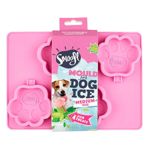 Smoofl Honden IJs Vormen Medium Maak je Smoofl hondenijsjes extra Smooflicious met de pootvormige Smoofl Honden IJsvormen! Want wie wil er nou geen insta-worthy snack? Maak je Smoofl hondenijsjes extra Smooflicious met de pootvormige Smoofl Honden IJsvormen! Want wie wil er nou geen insta-worthy snack? . Met deze handige ijsmal maak je in een handomdraai maar liefst 4 hondenijsjes. Als je hondenijsje klaar is, duw je het eenvoudigweg uit de vorm. Ready, set, Smoofl time! Maak je hondenijsje Instaproof Makkelijk te gebruiken Vaatwasbestendig Over Smoofl Smoofl gelooft dat geluk ligt in het genieten van de kleine momenten. Knuffelen met je furbaby op de bank of wakker worden en twee grote blije ogen zien die je aanstaren, elk moment telt. Tijd maken om deze gelukkige momenten met je furriend te koesteren en te creëren is belangrijk. Heb je ooit iemand gelukkiger gezien dan je hond? De wereld aanvaarden zoals die is, dat is zijn manier van leven. En dat is precies hoe wij zouden moeten leven! Daarom zeggen wij HAKUNA MASMOOFL, Smoofl je zorgen weg! Hakunama Smoofl Thuiskomen met een warme furry ontvangst of de tijd nemen om uw hond zijn favoriete Smoofl traktatie te geven. Al deze kleine momenten gevuld met onvoorwaardelijke liefde en vreugde maken het leven zo veel leuker. Door happy vibes en heerlijke verfissing jouw kant op te sturen, willen we jou en je furriend het perfecte bindingsmoment geven. Vier de kleine momenten en start met Smooflen! De Smoofl Ice Treats zijn de meest dogilicious en innovatieve manier om je hond te verwennen! Ze zijn gemaakt in België en klaar in slechts 60 seconden. Heel makkelijk om te maken en te eten zonder er een potje van te maken! Met de nieuwe eetbare stokjes kan je trouwe viervoeter de hele Smoofl Ice Treat opeten. No waste, just fun! Laten we Smooflen! Smoofl Producten Naast de handige Smoofl Honden IJs Vormen Medium hebben wij ook de Smoofl Starterkit of één van de heerlijke Smoofl Mix smaken Appel of Aardbei! Maak je Smoofl set compleet en laat jouw hond genieten van de door jou zelfgemaakte ijsjes. Smoofl Mix Appel De onweerstaanbaar lekkere ijsjes van Smoofl zijn een traktatie op een heerlijk zomerse dag (of gewoon omdat je er zin in hebt!). De heerlijke Smoofl Mix Appel is een feestje voor jouw hond. In een handomdraai heb je een heerlijk ijskoude traktatie voor jouw viervoeter! Smoofl Mix Aardbei De onweerstaanbaar lekkere ijsjes van Smoofl zijn een traktatie op een heerlijk zomerse dag (of gewoon omdat je er zin in hebt!). De heerlijke Smoofl Mix Aardbei is een feestje voor jouw hond. In een handomdraai heb je een heerlijk ijskoude traktatie voor jouw viervoeter! Bestel Smoofl bij A Lot for Doodles Bestel Smoofl eenvoudig bij A Lot for Doodles. Of je nu ijs, trainingssnacks of een heerlijk tussendoortje zoekt voor je hond, je slaagt zeker weten met het ruime assortiment wat uit voorraad leverbaar is. Heb je vragen over onze producten of advies nodig wat je het beste kunt bestellen? Neem gerust contact met ons op, we helpen je graag verder.