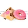 PLAY Pup Cup Cafe Doughboy Donut Take a break met de PLAY Pup Cup Cafe Doughboy Donut. Dit leuke hondenspeeltje in de vorm van een Donut to go mag niet ontbreken in de speelgoed collectie van jouw hond. Want zeg nou eerlijk; een heerlijke verse donut, daar kan je toch elke hond voor wakker maken?! Let op: Er is geen enkel hondenspeelgoed in de wereld wat niet kapot kan. Ondanks de dubbele stiksels, dubbele laag stof aan de buitenkant en de algehele stevigheid van het speelgoed, zou het kapot kunnen gaan. Op hondenspeelgoed zit geen garantie.Kies dus het juiste soort speeltje voor jouw hond zijn kauw- en speelbehoefte. Haal kapotte speeltjes meteen weg en laat jouw hond alleen spelen onder toezicht. Over P.L.A.Y. Hondenspeelgoed PLAY staat bekend om hun fantastische design en vrolijke, aansprekende kleuren. Bij A Lot for Doodles vind je een ruim assortiment van PLAY hondenspeelgoed. Shop naast de Barking Brunch collectie ook de Tropical Paradise Collectie van PLAY in onze shop! PLAY Dog Toys Het hondenspeelgoed van P.L.A.Y. is handgemaakt en de stevige buitenkant en dubbel gestikte randen zorgen voor extra duurzaamheid. De vulling van de speeltjes is gemaakt van gerecycled materiaal. Verder voldoet het hondenspeelgoed van Play aan dezelfde strenge kwaliteitsnormen voor het vervaardigen van baby- en kinderspeelgoed. In de speeltjes worden er AZO-vrije kleurstoffen gebruikt. Daarnaast zijn de speeltjes geschikt voor de wasmachine en droger. P.L.A.Y. hondenspeelgoed Het hondenspeelgoed van PLAY wordt in Amerika ontworpen. Bekend van Instagram Als jij honden volgt via Instagram, dan kan het niet missen dat je de P.L.A.Y. hondenspeeltjes wel eens voorbij hebt zien komen. Niet zo gek want de grappige en levensechte speeltjes zijn perfect voor een geweldige foto samen met jouw hond. Vergeet je A Lot for Doodles niet te taggen op Instagram? PLAY hondenspeeltjes bij A Lot for Doodles Bestel je Play hondenspeelgoed eenvoudig bij A Lot for Doodles. Of je nu een lief en schattig knuffeltje zoekt of een grappige, ondeugende speelkameraad voor je hond, je slaagt zeker weten met het ruime assortiment wat uit voorraad leverbaar is. Heb je vragen over onze producten of advies nodig wat je het beste kunt bestellen? Neem gerust contact met ons op, we helpen je graag verder.