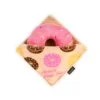 PLAY Pup Cup Cafe Doughboy Donut Take a break met de PLAY Pup Cup Cafe Doughboy Donut. Dit leuke hondenspeeltje in de vorm van een Donut to go mag niet ontbreken in de speelgoed collectie van jouw hond. Want zeg nou eerlijk; een heerlijke verse donut, daar kan je toch elke hond voor wakker maken?! Let op: Er is geen enkel hondenspeelgoed in de wereld wat niet kapot kan. Ondanks de dubbele stiksels, dubbele laag stof aan de buitenkant en de algehele stevigheid van het speelgoed, zou het kapot kunnen gaan. Op hondenspeelgoed zit geen garantie.Kies dus het juiste soort speeltje voor jouw hond zijn kauw- en speelbehoefte. Haal kapotte speeltjes meteen weg en laat jouw hond alleen spelen onder toezicht. Over P.L.A.Y. Hondenspeelgoed PLAY staat bekend om hun fantastische design en vrolijke, aansprekende kleuren. Bij A Lot for Doodles vind je een ruim assortiment van PLAY hondenspeelgoed. Shop naast de Barking Brunch collectie ook de Tropical Paradise Collectie van PLAY in onze shop! PLAY Dog Toys Het hondenspeelgoed van P.L.A.Y. is handgemaakt en de stevige buitenkant en dubbel gestikte randen zorgen voor extra duurzaamheid. De vulling van de speeltjes is gemaakt van gerecycled materiaal. Verder voldoet het hondenspeelgoed van Play aan dezelfde strenge kwaliteitsnormen voor het vervaardigen van baby- en kinderspeelgoed. In de speeltjes worden er AZO-vrije kleurstoffen gebruikt. Daarnaast zijn de speeltjes geschikt voor de wasmachine en droger. P.L.A.Y. hondenspeelgoed Het hondenspeelgoed van PLAY wordt in Amerika ontworpen. Bekend van Instagram Als jij honden volgt via Instagram, dan kan het niet missen dat je de P.L.A.Y. hondenspeeltjes wel eens voorbij hebt zien komen. Niet zo gek want de grappige en levensechte speeltjes zijn perfect voor een geweldige foto samen met jouw hond. Vergeet je A Lot for Doodles niet te taggen op Instagram? PLAY hondenspeeltjes bij A Lot for Doodles Bestel je Play hondenspeelgoed eenvoudig bij A Lot for Doodles. Of je nu een lief en schattig knuffeltje zoekt of een grappige, ondeugende speelkameraad voor je hond, je slaagt zeker weten met het ruime assortiment wat uit voorraad leverbaar is. Heb je vragen over onze producten of advies nodig wat je het beste kunt bestellen? Neem gerust contact met ons op, we helpen je graag verder.