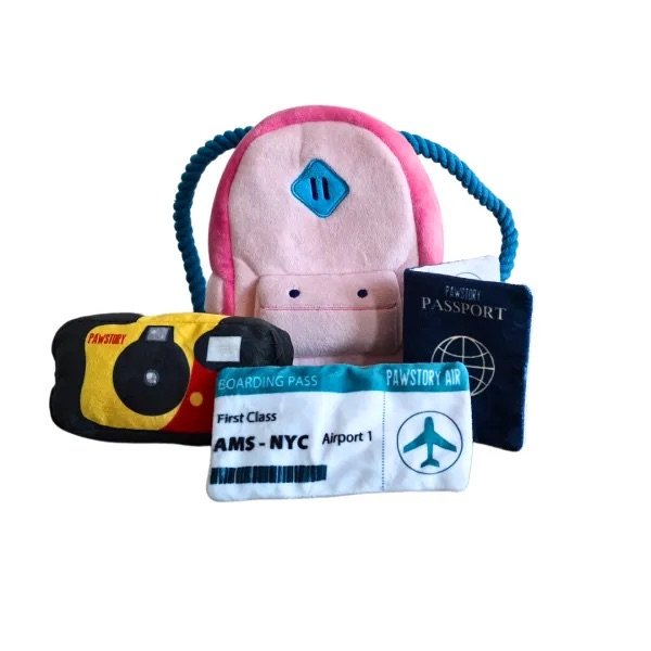 PawStory Snuffles Billy Backpack Ga op avontuur met de PawStory Snuffles Billy Backpack! Met dit interactieve hondenspeeltje, in de vorm van een rugtas met een vliegticket, paspoort en een camera laat je jouw harige reisgenoot de wereld verkennen zonder het huis te verlaten. Geef je hond een ‘paws’-port en een boardingpas voor speelse ontdekkingsreizen en leg samen onvergetelijke speelavonturen vast met de PawStory camera. Afmeting: 18 cm x 13 cm Materiaal Snuffles Billy Backpack: Gemaakt van polyester en bevat een plastic piep. Niet geschikt om op te kauwen. De vulling is gemaakt van gerecycled plastic Let op: Er is geen enkel hondenspeelgoed in de wereld wat niet kapot kan. Ondanks de dubbele stiksels, dubbele laag stof aan de buitenkant en de algehele stevigheid van het speelgoed, zou het kapot kunnen gaan. Op hondenspeelgoed zit geen garantie.Kies dus het juiste soort speeltje voor jouw hond zijn kauw- en speelbehoefte. Haal kapotte speeltjes meteen weg en laat jouw hond alleen spelen onder toezicht. Over PawStory Hondenspeelgoed PawStory is een jong en dynamisch bedrijf gespecialiseerd in hondenspeelgoed en opgericht in 2021. Ze hebben oog voor mooi design en actuele trends. Ze ontwerpen originele en grappige hondenspeeltjes van goede kwaliteit. PawStory dogtoys Bij PawStory laten ze de hondenspeeltjes produceren bij een hondenspeelgoed fabrikant die al meer dan 20 jaar actief is voor grote merken. PawStory Hondenspeelgoed Het is de missie van PawStory om steeds kleine collecties uit te brengen, zodat ze kunnen inspelen op actuele trends om zo hun collectie te kunnen verbreden. Bij A Lot for Doodles vind je alle collecties van Pawstory. Bekend van Instagram Als jij honden volgt via Instagram, dan kan het niet missen dat je de PawStory hondenspeeltjes wel eens voorbij hebt zien komen. Niet zo gek want de grappige speeltjes zijn perfect voor een geweldige foto samen met jouw hond. Vergeet je A Lot for Doodles niet te taggen op Instagram? Bestel Pawstory hondenspeeltjes bij A Lot for Doodles Bestel je PawStory hondenspeelgoed eenvoudig bij A Lot for Doodles. Of je nu een lief en schattig knuffeltje zoekt of een grappige, ondeugende speelkameraad voor je hond, je slaagt zeker weten met het ruime assortiment wat uit voorraad leverbaar is. Heb je vragen over onze producten of advies nodig wat je het beste kunt bestellen? Neem gerust contact met ons op, we helpen je graag verder.