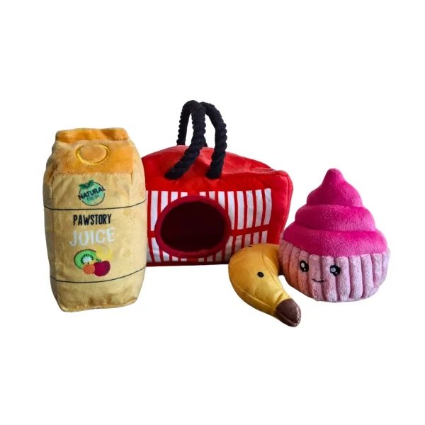 PawStory Snuffles Go Shopping Shop till you drop met de PawStory Snuffles Go Shopping! Dit leuke interactieve hondenspeeltje in de vorm winkelmandje is gevuld met een overheerlijke cupcake, een banaan en de PawStory juice. Breng een vleugje supermarktpret in huis en shop samen met jouw hond de wekelijkse boodschappen bij elkaar.  Afmeting: 10 cm x 17 cm Materiaal Snuffles Billy Backpack: Gemaakt van polyester en bevat een plastic piep. Niet geschikt om op te kauwen. De vulling is gemaakt van gerecycled plastic Let op: Er is geen enkel hondenspeelgoed in de wereld wat niet kapot kan. Ondanks de dubbele stiksels, dubbele laag stof aan de buitenkant en de algehele stevigheid van het speelgoed, zou het kapot kunnen gaan. Op hondenspeelgoed zit geen garantie.Kies dus het juiste soort speeltje voor jouw hond zijn kauw- en speelbehoefte. Haal kapotte speeltjes meteen weg en laat jouw hond alleen spelen onder toezicht. Over PawStory Hondenspeelgoed PawStory is een jong en dynamisch bedrijf gespecialiseerd in hondenspeelgoed en opgericht in 2021. Ze hebben oog voor mooi design en actuele trends. Ze ontwerpen originele en grappige hondenspeeltjes van goede kwaliteit. PawStory dogtoys Bij PawStory laten ze de hondenspeeltjes produceren bij een hondenspeelgoed fabrikant die al meer dan 20 jaar actief is voor grote merken. PawStory Hondenspeelgoed Het is de missie van PawStory om steeds kleine collecties uit te brengen, zodat ze kunnen inspelen op actuele trends om zo hun collectie te kunnen verbreden. Bij A Lot for Doodles vind je alle collecties van Pawstory. Bekend van Instagram Als jij honden volgt via Instagram, dan kan het niet missen dat je de PawStory hondenspeeltjes wel eens voorbij hebt zien komen. Niet zo gek want de grappige speeltjes zijn perfect voor een geweldige foto samen met jouw hond. Vergeet je A Lot for Doodles niet te taggen op Instagram? Bestel Pawstory hondenspeeltjes bij A Lot for Doodles Bestel je PawStory hondenspeelgoed eenvoudig bij A Lot for Doodles. Of je nu een lief en schattig knuffeltje zoekt of een grappige, ondeugende speelkameraad voor je hond, je slaagt zeker weten met het ruime assortiment wat uit voorraad leverbaar is. Heb je vragen over onze producten of advies nodig wat je het beste kunt bestellen? Neem gerust contact met ons op, we helpen je graag verder.