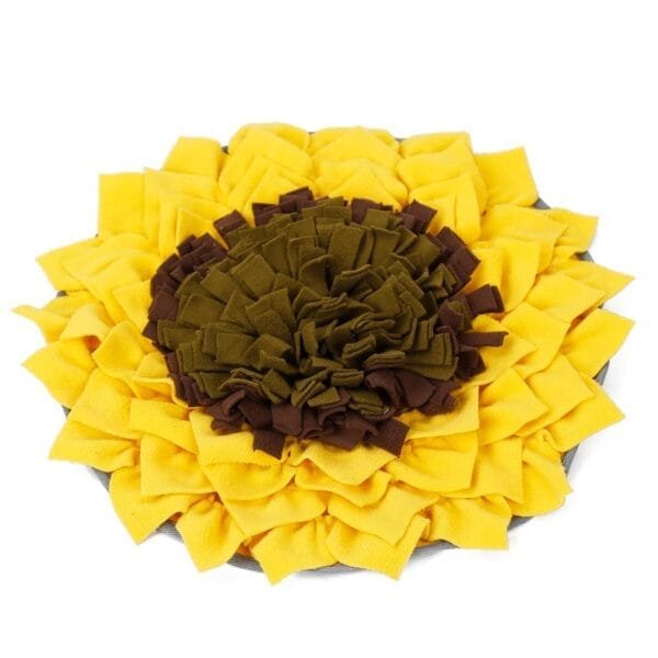 Injoya Sunflower honden snuffelmat Stimuleert de hersenen en zintuigen van jouw hond met deze avocado snuffelmat! De Injoya Sunflower Snuffle Mat is een grote vrolijke snuffelmat, in de vorm van een zonnebloem, waarin je snoepjes kunt verstoppen. Verstop de snoepjes of brokjes tussen de stroken van de mat en jouw hond kan gaan snuffelen. Deze mat zit boordevol met verstopplekken, kortom; een spannende en uitdagende snuffelmat. Honden willen het liefste werken voor hun voer. Een goede manier om dat te doen is door brokjes te verstoppen in een snuffelspeeltje. Op die manier eten ze ook automatisch langzamer, wat weer beter is voor de spijsvertering. Door de grote maat is dit snuffelkleed geschikt voor alle honden, van klein tot groot. Snuffelen en zoeken naar voer is voor honden een ontspannende bezigheid. Ze kunnen zich focussen op 1 taak; snacks zoeken. Het snuffelen en werken voor voer is voor honden natuurlijk gedrag. Na het snuffelen zijn ze voldaan en ontspannen. Tijd voor een pawernap ;)  Tip: verstop de heerlijke snacks van Carniwell in deze leuke snuffelmat, en snuffelen maar! Formaat Injoya Sunflower Snuffle Mat: 48 x 48 x 3 cm. Geschikt voor honden van alle leeftijden. Machine wasbaar op 30 graden. Hoe te gebruiken: Verwijder alle verpakking voor het gebruik. Gebruik de Injoya Sunflower Snuffle Mat voor interactieve speeltijd. Met snuffelspeeltjes speel je samen met jouw hond. Jij verstopt de snacks in het snuffelkleed, jouw hond gaat op zoek en jij helpt waar nodig. Laat jouw hond niet gefrustreerd raken en laat jouw hond op kalme wijze zoeken naar de snackies. Haal het kleed na iedere snuffelsessie weg en berg je het op voor de volgende keer. Het speeltje is niet gemaakt om op te kauwen of aan te trekken. Niet onbeheerd in een bench of kamer achterlaten. Beschadigde of kapotte snuffelspeeltjes weghalen en vervangen. Injoya Hondenspeelgoed Maak kennis met Injoya, het merk dat staat voor kwaliteit, innovatie en eindeloos speelplezier voor uw hond! Injoya hondenspeelgoed is speciaal ontworpen om honden fysiek én mentaal te stimuleren. Van uitdagende snuffelmatten tot interactieve puzzelspeeltjes – elk product van Injoya is gemaakt met oog voor detail en gericht op het vervullen van de natuurlijke instincten van jouw hond. Mentale stimulatie voor honden De interactieve speeltjes van Injoya helpen honden mentaal scherp te blijven door ze uit te dagen en hun probleemoplossende vaardigheden te verbeteren. Het speelgoed is ontworpen om te voldoen aan het natuurlijke speur- en jaaginstinct van jouw hond, wat zorgt voor een voldaan en tevreden gevoel. Snuffelspeelgoed  Het speelgoed van Injoya biedt niet alleen fysiek vermaak, maar stimuleert ook de hersenen van uw hond. Interactieve speeltjes, zoals snuffelmatten en puzzels, dagen uw hond uit om te zoeken, te ruiken en oplossingen te vinden. Dit zorgt voor een voldane en tevreden hond. Natuurlijke Instincten Bevorderen Honden hebben van nature de behoefte om te snuffelen, jagen en problemen op te lossen. Het speelgoed van Injoya speelt perfect in op deze instincten. Zo help je jouw hond op een leuke manier zijn energie kwijt te raken en verveling te voorkomen. Snuffelmat voor honden De snuffelmatten van Injoya zijn ontworpen om de natuurlijke speurinstincten van honden te stimuleren en verveling tegen te gaan. Deze innovatieve matten bieden uw hond niet alleen eindeloos speelplezier, maar ook een waardevolle mentale uitdaging. Door snoepjes of brokjes in de mat te verstoppen, wordt jouw hond gestimuleerd om zijn neus en hersenen te gebruiken om het lekkers te vinden. Dit maakt snuffelmatten een ideaal hulpmiddel voor mentale stimulatie en gedragsverbetering. Populaire Injoya hondenspeelgoed bij A Lot for Doodles Bij A Lot for Doodles vind je een ruim assortiment aan hondenspeelgoed van Injoya. Bijvoorbeeld de Injoya snuffelmatten; ideaal voor het bevorderen van het zoekgedrag en mentale uitdaging. Injoya snuffelspeelgoed; voor honden die van een uitdaging houden en graag met hun pootjes of neus problemen oplossen.De speeltjes van Injoya zijn nog leuker als je er snacks in verstopt! Bij de leukste shop voor jouw hond vind je naast hondenspeelgoed ook overheerlijke natuurlijke snacks. Met het grote assortiment aan onweerstaanbare hypoallergene hondensnacks shop je alles voor een perfecte snuffel pawty! Bestel Injoya honden snuffelspeelgoed bij A Lot for Doodles Bestel je snuffelmatten en het snuffelspeelgoed van Injoya  eenvoudig bij A Lot for Doodles. Heb je vragen over onze producten of advies nodig wat je het beste kunt bestellen? Neem gerust contact met ons op, we helpen je graag verder.