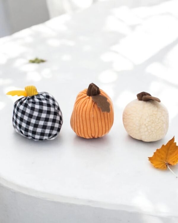 ZippyPaws Miniz Gourds and Pumpkins: Herfstig Knuffelplezier voor je Hond Breng de herfst in huis met de ZippyPaws Miniz Gourds and Pumpkins! Deze schattige, zachte knuffels in de vorm van pompoenen en kalebassen zijn perfect voor honden die graag spelen, knuffelen en zachte speeltjes verzamelen. Met hun vrolijke herfstkleuren en superzachte pluche zijn ze niet alleen onweerstaanbaar, maar ook perfect voor interactief spelen of als gezellige knuffelmaatjes. De ingebouwde piepers zorgen voor extra speelplezier en maken deze kleine herfstfiguren een favoriet voor honden van alle leeftijden! Deze knuffels zijn ideaal voor honden die houden van kleine speeltjes om mee te slepen, te gooien of lekker in hun mand te hebben. Ze passen perfect in interactieve speeltjes of kunnen gewoon los als verrassing worden gegeven. De zachte, duurzame stof is vriendelijk voor tanden en tandvlees, waardoor ze veilig zijn voor zelfs de kleinste honden. De Miniz Gourds and Pumpkins brengen een vleugje herfst in je huis en houden je hond vrolijk bezig. Waarom ZippyPaws Miniz Gourds and Pumpkins? Herfstige Knuffelvriendjes: Schattige pompoenen en kalebassen in vrolijke herfstkleuren. Ingebouwde Piepers: Voor interactief speelplezier dat honden enthousiast maakt. Zacht en Veilig: Gemaakt van hoogwaardig pluche, perfect voor zachte speel- en knuffelmomenten. Compact Formaat: Ideaal voor kleine tot middelgrote honden of als extra speeltje in grotere interactieve hondenpuzzels. Gezellige Herfst voor Jou en je Hond Met de ZippyPaws Miniz Gourds and Pumpkins maak je het herfstseizoen extra speciaal voor je hond. Geef deze zachte, kleurrijke knuffels als verwenmomentje of gebruik ze als perfect herfstcadeautje voor je trouwe viervoeter. Bestel nu de ZippyPaws Miniz Gourds and Pumpkins en geef je hond het leukste herfstspeelgoed ooit! Formaat ZippyPaws Miniz Gourds and Pumpkins: 7,5 cm ZippyPaws - Uniek Hondenspeelgoed voor Eindeloos Speelplezier Welkom bij onze webshop, waar we met trots het merk ZippyPaws aanbieden! ZippyPaws staat bekend om zijn creatieve en hoogwaardige hondenspeeltjes die zowel honden als hun baasjes laten lachen. Dit merk combineert speelse ontwerpen met duurzame materialen, zodat je hond keer op keer van zijn favoriete speeltjes kan genieten. Wat maakt ZippyPaws zo bijzonder? Speelse en interactieve ontwerpen ZippyPaws begrijpt dat honden niet alleen willen kauwen, maar ook uitgedaagd willen worden. Daarom zijn hun speeltjes ontworpen om honden op verschillende manieren te vermaken. Van pluche knuffels met verborgen piepers tot interactieve speeltjes waar je hond telkens iets nieuws in ontdekt – het assortiment van ZippyPaws biedt voor elke speelstijl iets speciaals. Hoogwaardige en duurzame materialen De speeltjes van ZippyPaws zijn niet alleen leuk om naar te kijken, maar ook veilig en stevig. Elk speeltje is ontworpen om lang mee te gaan, zodat je hond keer op keer het plezier van zijn favoriete speeltje kan herbeleven. Geschikt voor honden van elke grootte Of je nu een klein hondenras hebt dat van zachte knuffels houdt, of een grote, actieve hond die houdt van uitdagende speeltjes – ZippyPaws heeft een breed assortiment dat aansluit bij de behoeften van elke hond. Het merk biedt speeltjes in verschillende maten en vormen, zodat elke hond kan genieten van veilig, op maat gemaakt speelplezier. Bekend van Instagram Als jij honden volgt via Instagram, dan kan het niet missen dat je de HugSmart hondenspeeltjes wel eens voorbij hebt zien komen. Niet zo gek want de grappige speeltjes zijn perfect voor een geweldige foto samen met jouw hond. Vergeet je A Lot for Doodles niet te taggen op Instagram? Shop ZippyPaws bij A Lot for Doodles! In onze webshop vind je een uitgebreide selectie ZippyPaws-speelgoed voor honden van alle leeftijden en groottes. Of je nu op zoek bent naar een nieuw piepspeeltje, een grappige pluche knuffel of een interactief speeltje om samen mee te spelen, ZippyPaws heeft alles wat je nodig hebt voor een blije hond. Bekijk onze collectie en ontdek waarom ZippyPaws wereldwijd favoriet is bij honden en hun baasjes. Bestel vandaag nog en geef jouw hond de ultieme speelervaring met ZippyPaws! Heb je vragen over onze producten of advies nodig wat je het beste kunt bestellen? Neem gerust contact met ons op, we helpen je graag verder!